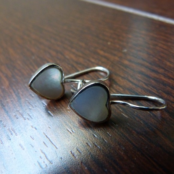 Silver heart earrings - Picture 1 of 2